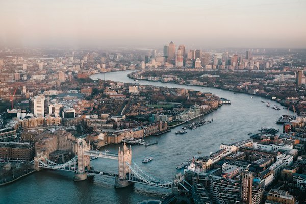 Commercial retail shops and office spaces to lease in London UK